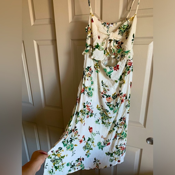 Leith Dresses & Skirts - Keith white floral summer dress tie up in chest area with a cut out below XXL